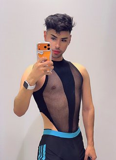 زاير الرياض - Male escort in Riyadh Photo 3 of 9