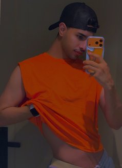 زاير الرياض - Male escort in Riyadh Photo 13 of 17