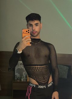 زاير الرياض - Male escort in Riyadh Photo 14 of 17