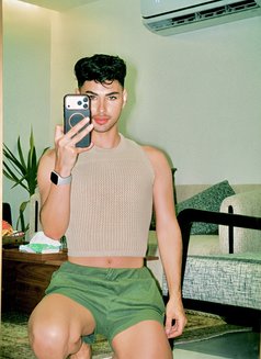 زاير جدة - Male escort in Jeddah Photo 6 of 8