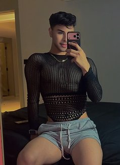 زاير جدة - Male escort in Jeddah Photo 7 of 8