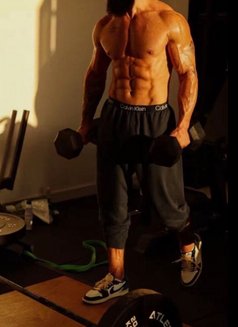 جوي كل شي - Male escort in Muscat Photo 1 of 1