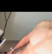 انا توب جوي كل شي - Male escort in Muscat