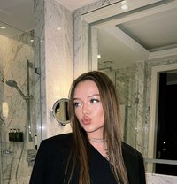 Марианна - puta in Dubai