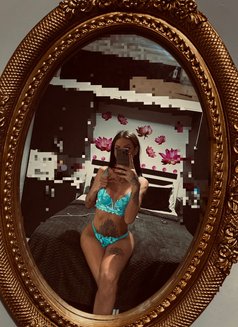 Камилла 🇷🇺 - Transsexual companion in İstanbul Photo 10 of 16