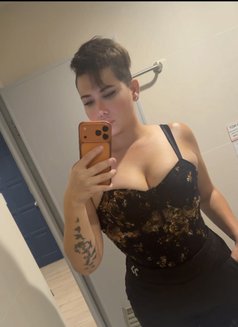 رواني - Transsexual adult performer in Bangkok Photo 7 of 8
