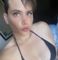 رواني - Intérprete transexual de adultos in Phuket