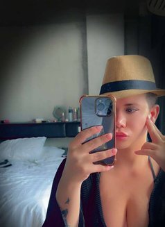 رواني - Transsexual adult performer in Phuket Photo 6 of 6