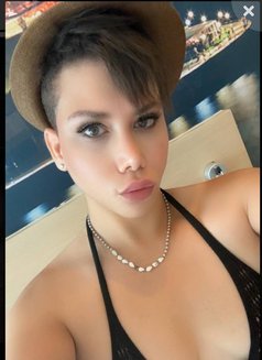 رونــي - Intérprete transexual de adultos in Phuket Photo 7 of 8