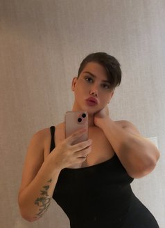يزن - Male escort in Abu Dhabi Photo 9 of 9