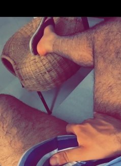 فحل راقي بكل سرية للبنات والكبلز - Male escort in Riyadh Photo 5 of 7