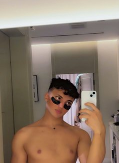 سلطان - Acompañantes masculino in Riyadh Photo 2 of 10