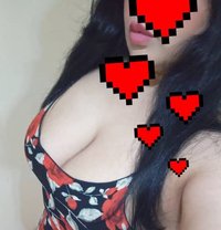 لولي - escort in Muscat