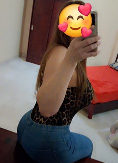 سارة الشامية - escort in Muscat Photo 16 of 17