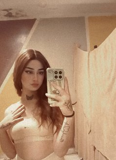 ليلو - Agencia de acompañantes transexuales in Beirut Photo 8 of 18