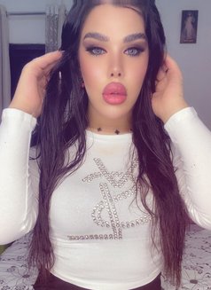 جونيلا - Transsexual escort in Beirut Photo 27 of 30