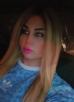 اليسار - Transsexual escort in Damascus Photo 3 of 3