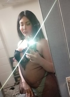 اليسار - Transsexual escort in Damascus Photo 8 of 8