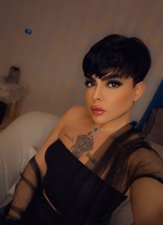 شوشو - Transsexual escort in Dubai Photo 1 of 6