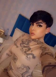 شوق - Transsexual escort in Dubai Photo 7 of 9