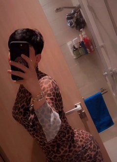 شوق - Transsexual escort in Dubai Photo 8 of 9