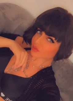 شُام - Transsexual escort in Dubai Photo 4 of 7