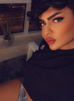 شامو - Transsexual escort in Dubai Photo 4 of 7