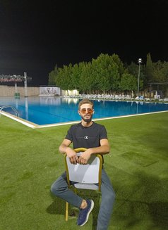جوني امير اسكورت - Male escort in Beirut Photo 1 of 5