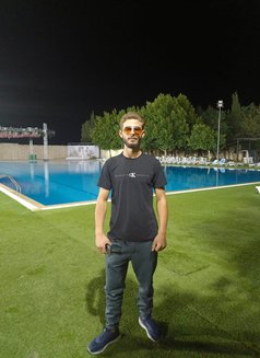 جوني امير اسكورت - Male escort in Beirut Photo 2 of 5