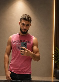 جوني امير اسكورت - Male escort in Beirut Photo 3 of 5