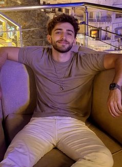 فحل سوري شارقه - Male escort in Sharjah Photo 1 of 1