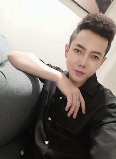 جرّبني الآن أفضل مُدلك في المدينة - Male escort in Riyadh Photo 4 of 6