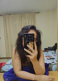 تفاحة - Acompañante in Al Manama Photo 1 of 2