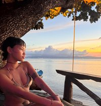 สีแดง - escort in Bangkok