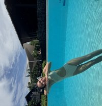 สีชมพู - puta in Phuket