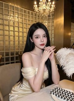 วิวี่ วีไอพี - escort in Taipei Photo 5 of 6