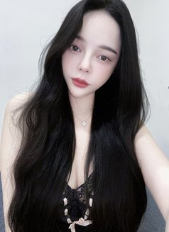 วิวี่ วีไอพี - escort in Taipei Photo 7 of 7