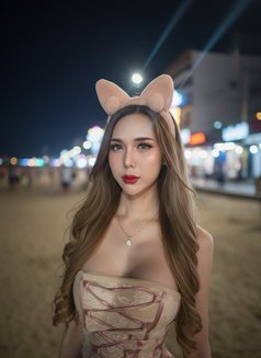 โชคดี - masseuse in Bangkok Photo 6 of 12