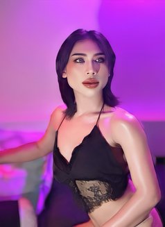 ฝัน - masseuse in Bangkok Photo 2 of 3