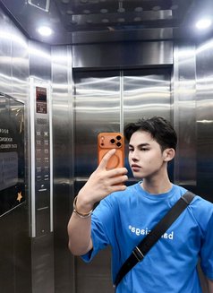 พิษณุวัตร์ ศรีสุวอ - Transsexual escort in Hong Kong Photo 4 of 4