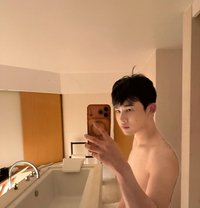 พิษณุวัตร์ ศรีสุวอ - Transsexual escort in Hong Kong