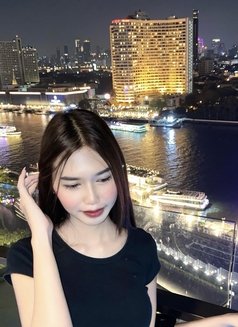 เมริน - Transsexual escort in Singapore Photo 4 of 15