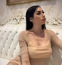 أيانا لديها ثديان كبيران وقضيب كبير. - Transsexual escort in Riyadh