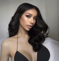 ثديان كبيران وقضيب ضخم وصلب وقذف غزير - Transsexual escort in Riyadh