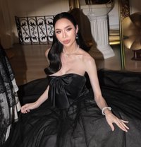 ثديان كبيران وقضيب ضخم وصلب وقذف غزير - Transsexual escort in Riyadh