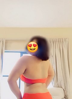 المعبیله - escort in Muscat Photo 2 of 7