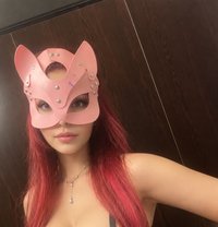 اليسار - escort in Beirut Photo 1 of 3
