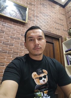 Умар - Acompañantes masculino in Tashkent Photo 1 of 2