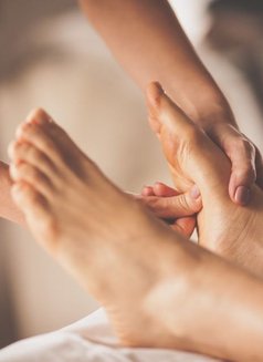 100% Professional massage - masseuse in Al Manama Photo 12 of 15