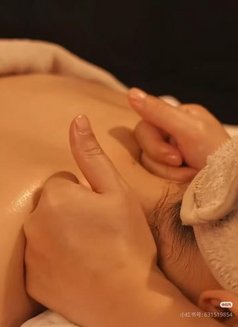 100% Professional massage - masseuse in Al Manama Photo 16 of 17
